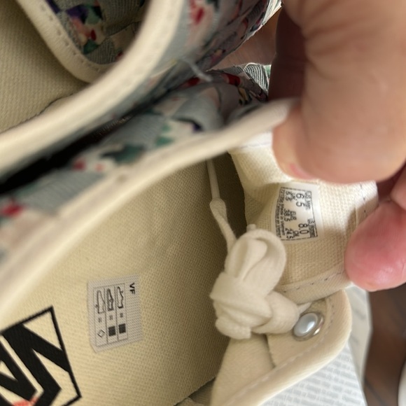 #30S NEW WITH TAGS VANS WOVEN FLORAL MULTI STACKFORM SNEAKERS - Picture 9 of 11